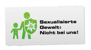 Grüne Silhouetten einer erwachsenen Person und eines Kindes, die ein Schild mit einer weißen Blume halten, daneben der Text „Sexualisierte Gewalt: Nicht bei uns!“ auf weißem Hintergrund.