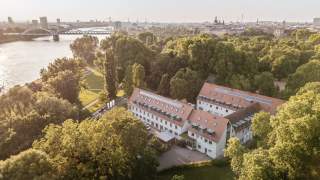 001_buehne_gross-webp.webp