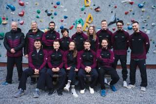 Das aktuelle Trainer*innenteam 2026 bei der Mammut-Einkleidung
