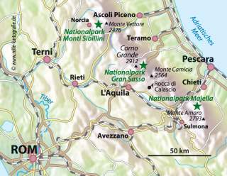 Karte von Mittelitalien mit den Städten Rom, Terni, Rieti, L'Aquila, Teramo, Pescara, Chieti, Avezzano, Sulmona und den Nationalparks Monti Sibillini, Gran Sasso und Majella, einschließlich Markierung der höchsten Berge.