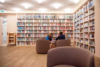 Bibliothek im Alpinen Museum.