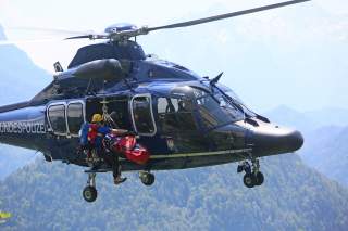 Ein Helikopter der Bundespolizei während eines Rettungseinsatzes der Bergwacht Bayern.
