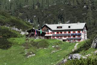 Blick aufs Kärlingerhaus