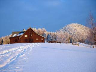 Hütte im Schnee
