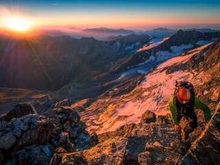Ausgesetztes Gelände auf einer Hochtour im Wallis
