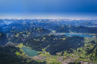 Luftaufnahme mit Blick auf den Tegernsee und den Schliersee