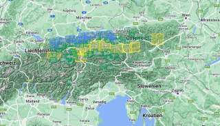 Karte Mitteleuropas mit Ländern wie Schweiz, Liechtenstein, Österreich und Teilen Italiens und Sloweniens, darauf markierte und nummerierte farbige Kästchen entlang der Alpen.