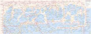 Netzplan für öffentliche Verkehrsmittel 2026 in den Alpenregionen von Deutschland, Österreich und der Schweiz mit Bahnen, Bussen und Skibuslinien, einschließlich alpiner Berggipfel und Seen.